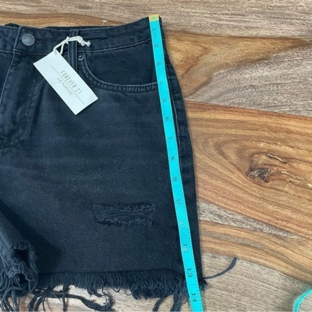 FOREVER‎ 21 Women Black Distressed Cutoff Denim Shorts Size 28 NWT